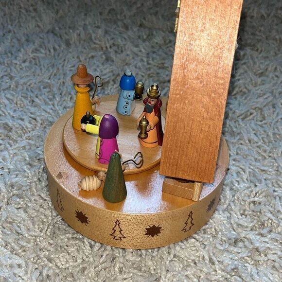 ERZGEBIRGE CHRISTMAS NATIVITY German Music Box European Plays Silent Night - Picture 4 of 16